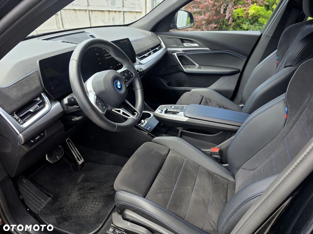 BMW iX2 eDrive20 66.5kWh M Sport - 17