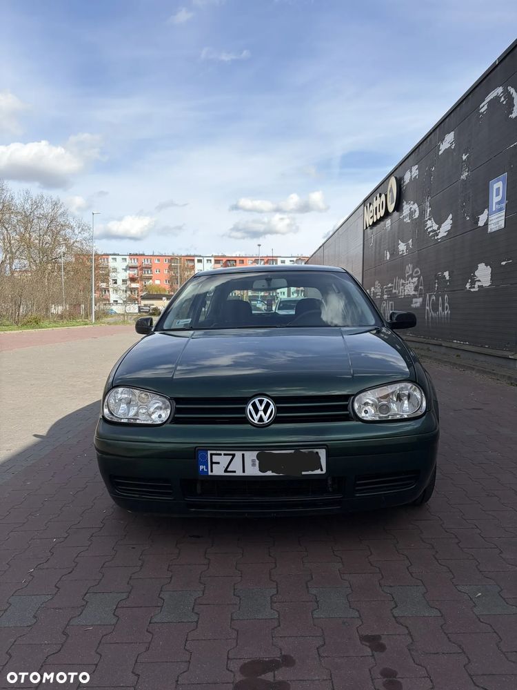 Volkswagen Golf - 1