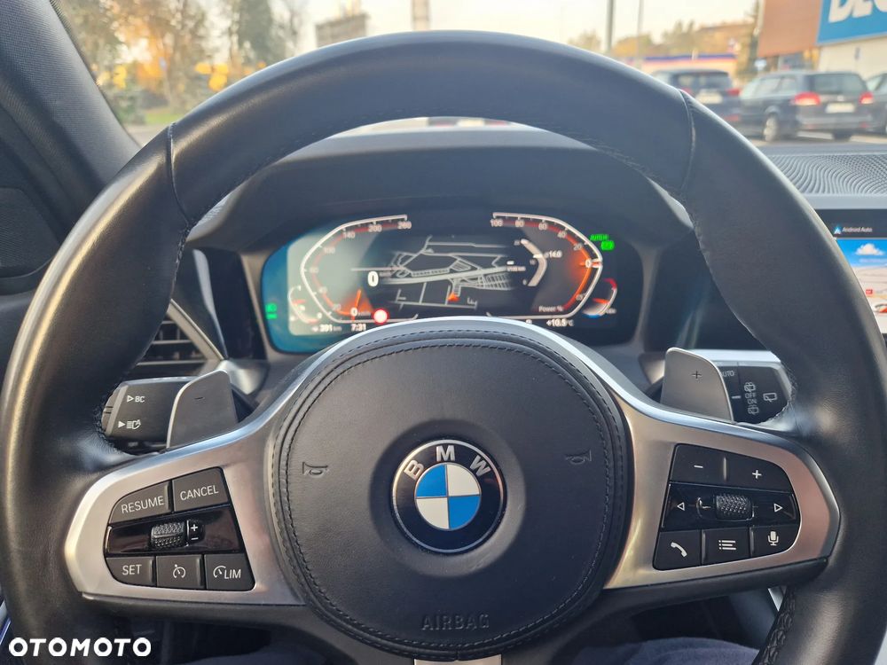 BMW Seria 3 330i xDrive M Sport sport - 32