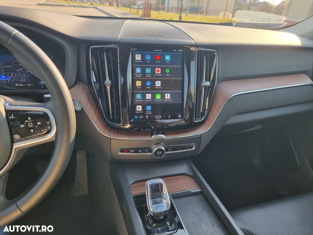 Volvo XC 60 B4 MHEV AT FWD Plus Dark - 11