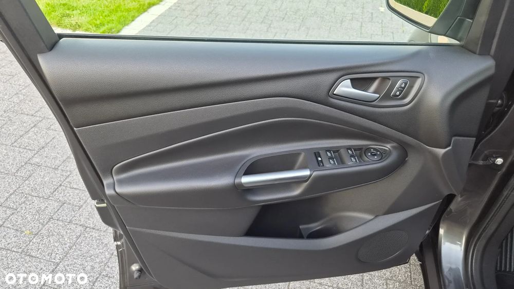 Ford Kuga 1.5 EcoBoost 2x4 Titanium - 23
