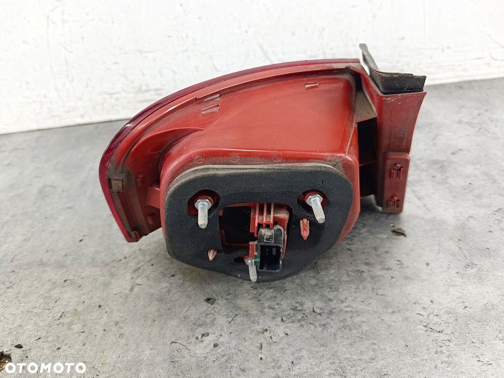 LAMPA TYLNA PRAWA VW PASSAT B6 3C5945096C SEDAN - 3