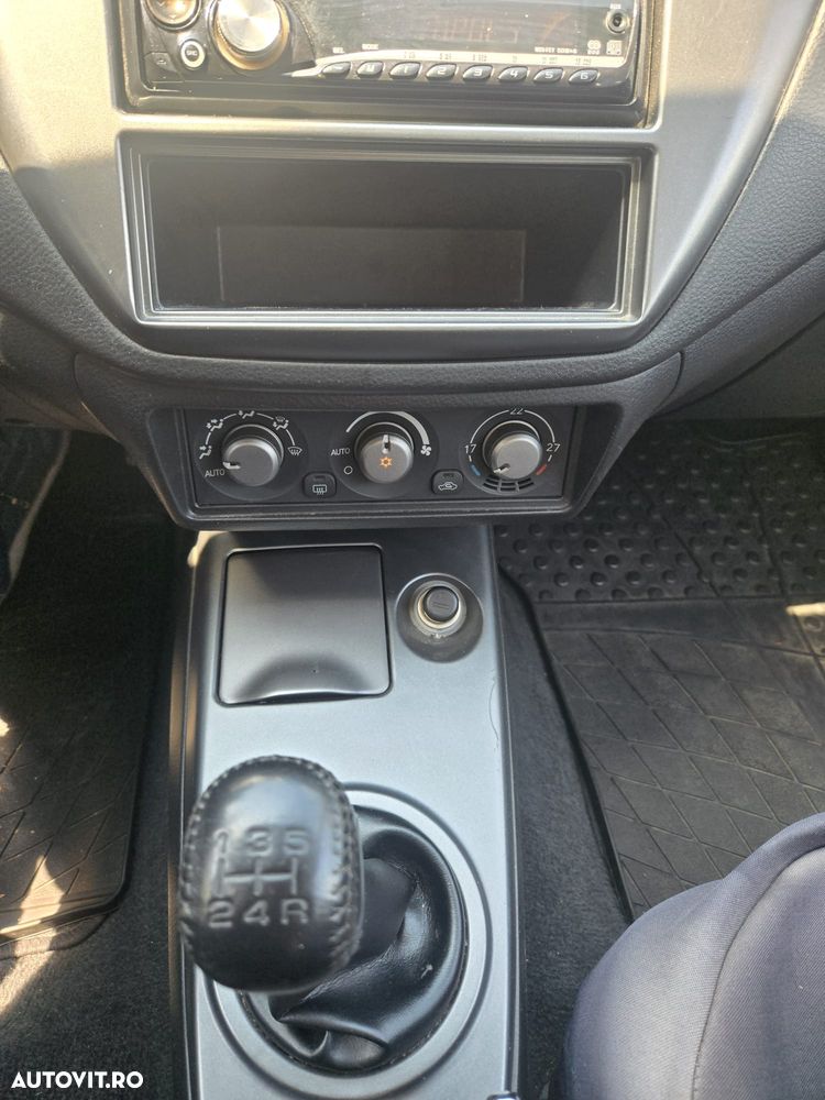 Mitsubishi Lancer 1.6 Invite - 10