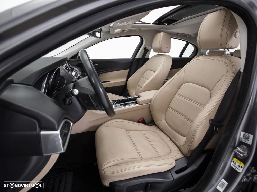 Jaguar XE - 10