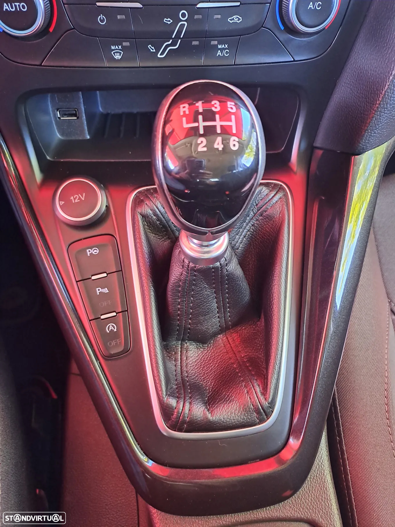 Ford Focus SW 1.5 TDCi EcoBlue Titanium - 36