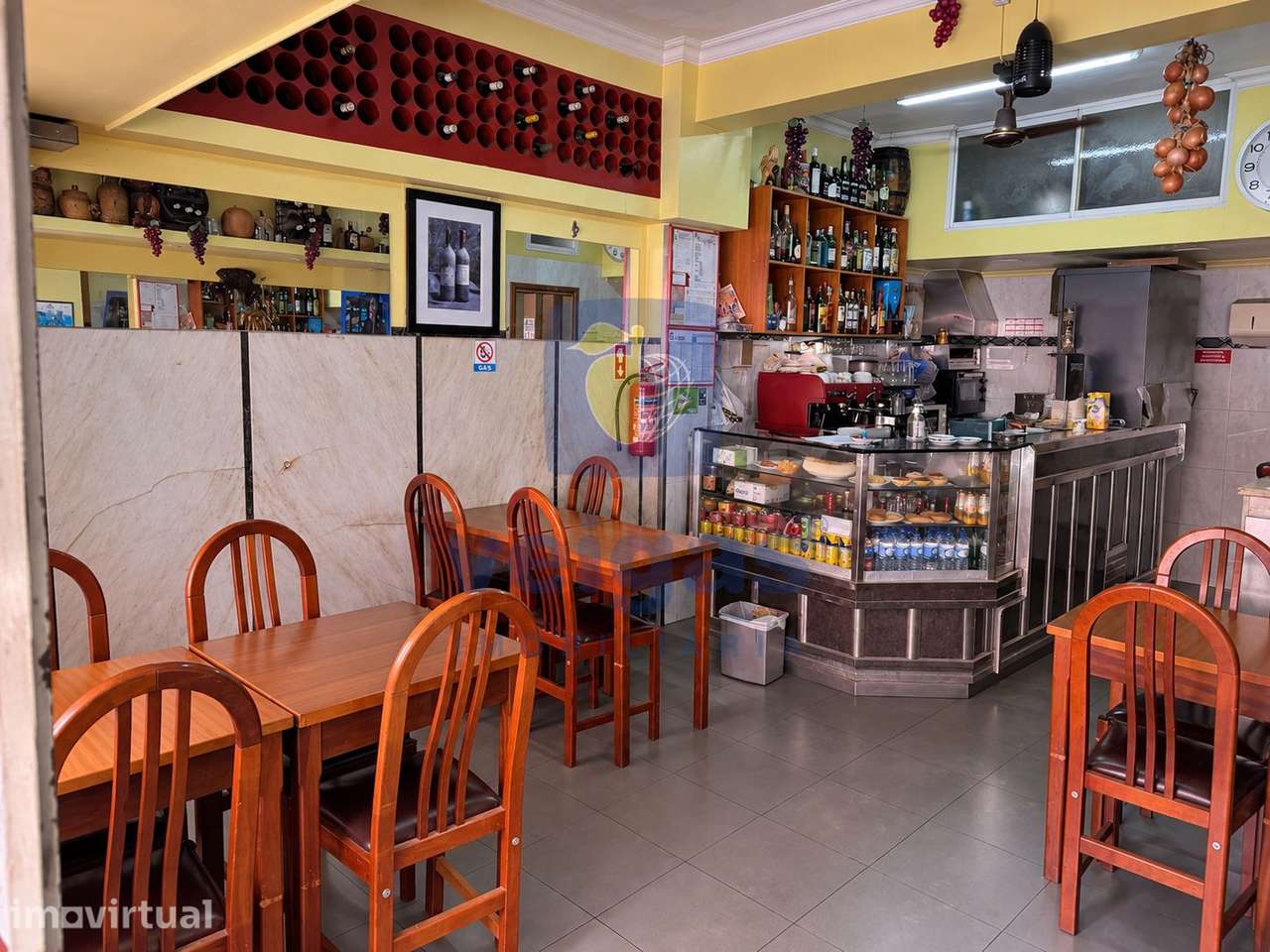 Trespasse de Cafetaria/Restaurante com Esplanada – Roma, Lisboa - Grande imagem: 3/8