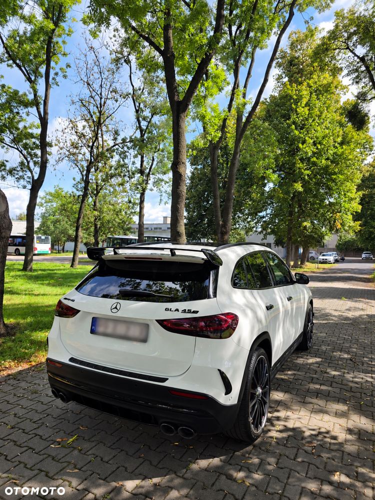 Mercedes-Benz GLA - 2
