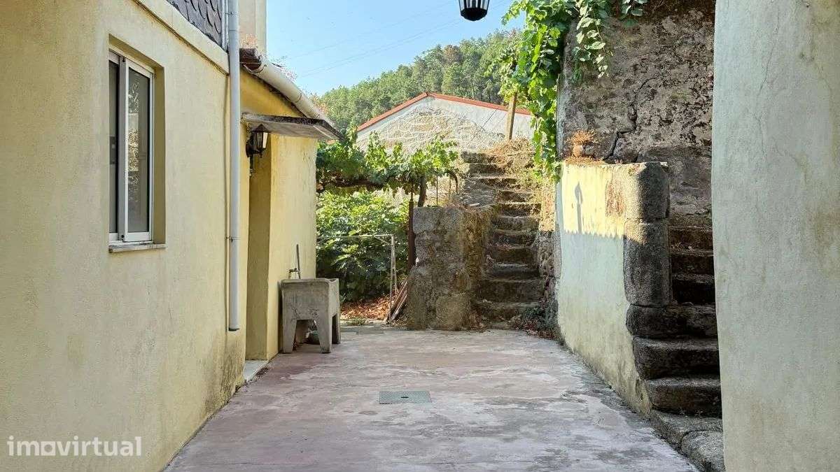 Moradia à  venda em Santo Adrião Armamar - Grande imagem: 2/9
