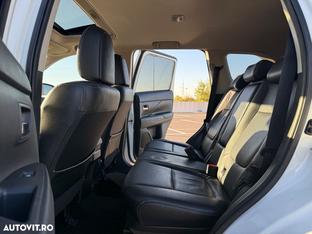 Mitsubishi Outlander 2.2 DI-D 4WD Automatik Diamant Edition+ - 23