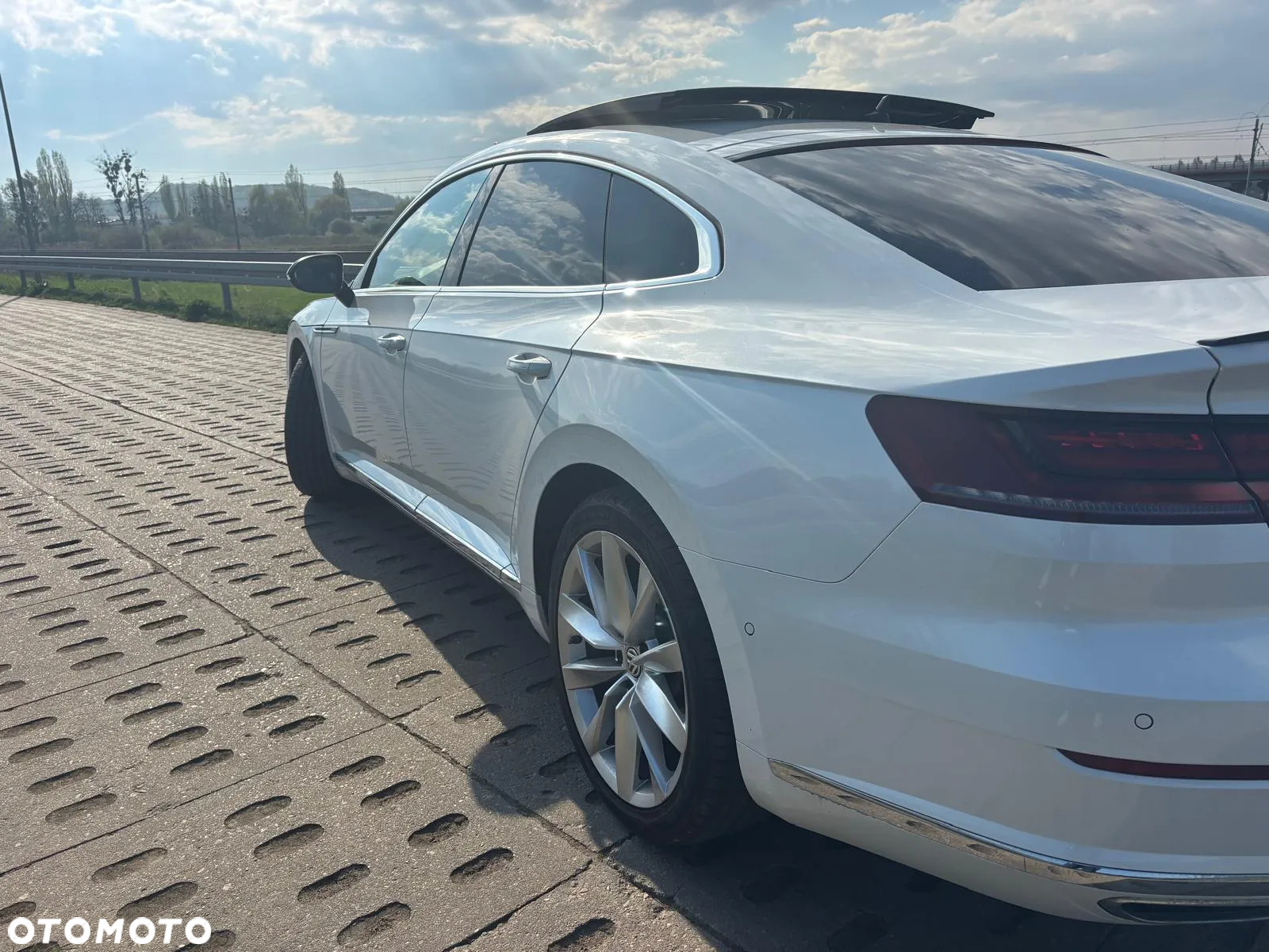 Volkswagen Arteon 2.0 TDI Bi-Turbo SCR 4Mot Elegance DSG - 13
