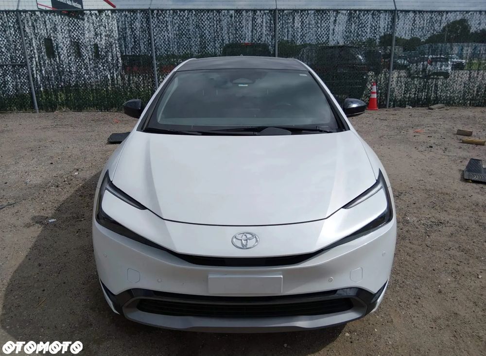 Toyota Prius Hybrid Executive - 2