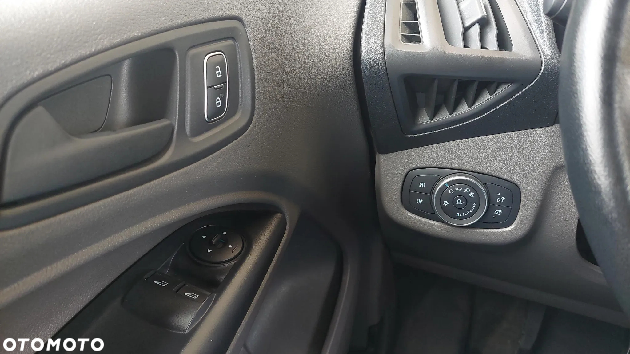 Ford CONNECT - 30