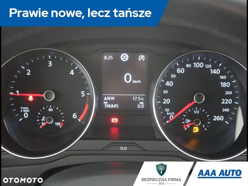 Volkswagen Passat - 12