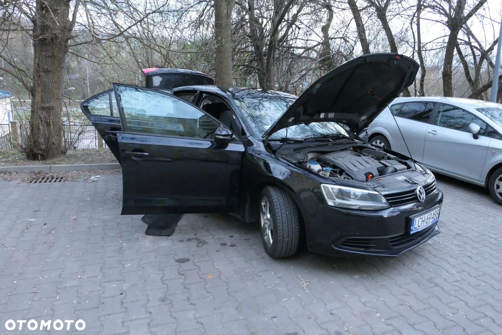 Volkswagen Jetta 1.6 TDI DPF Comfortline - 4