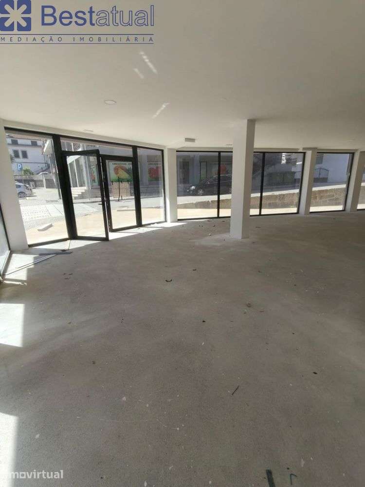 Loja C/140 m2 - 2 Lugares de Garagem - Grande imagem: 4/9