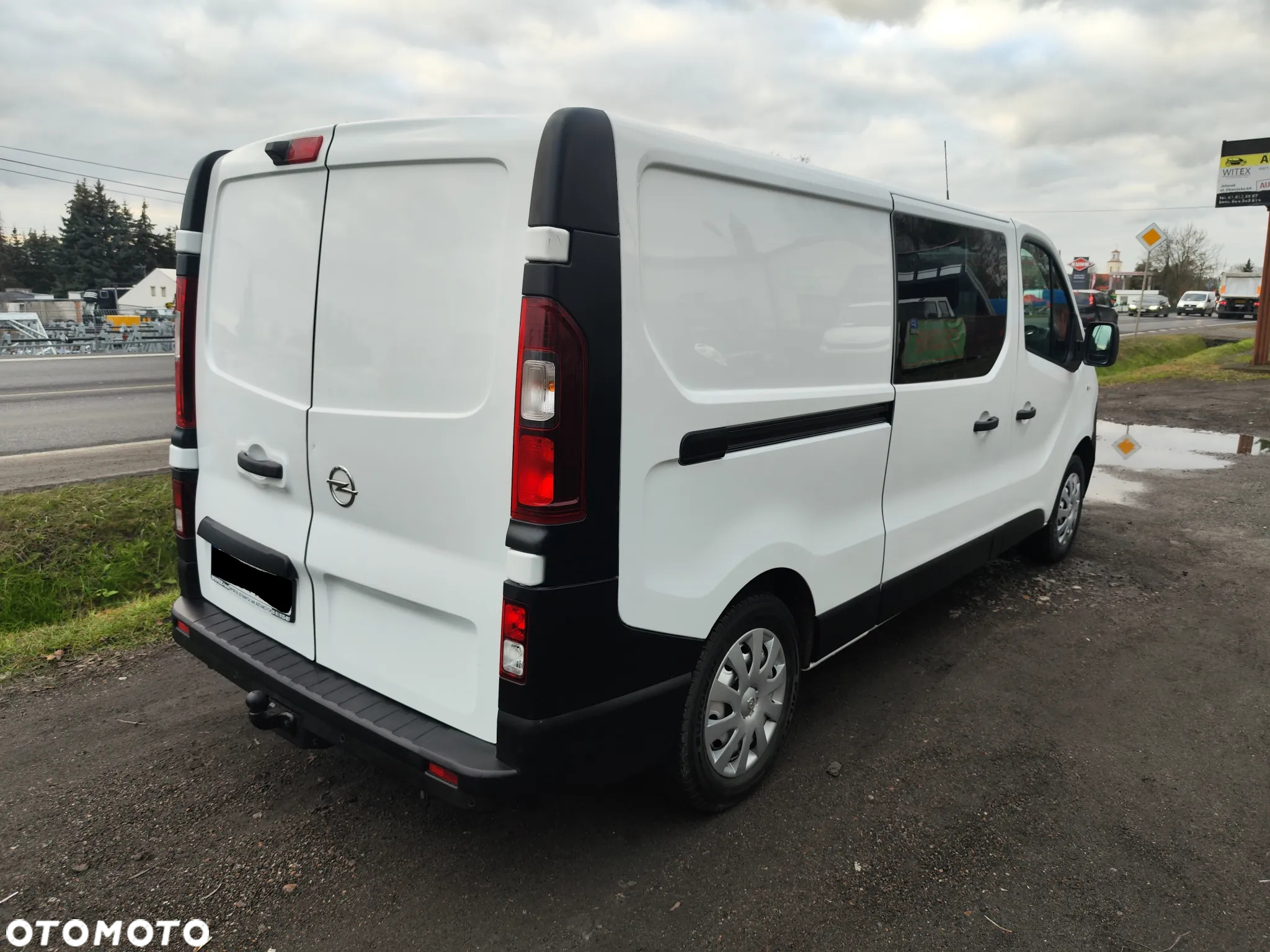 Opel Vivaro brygadówka 6osób - 5