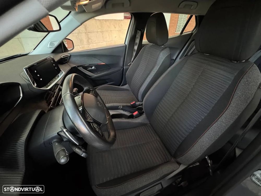 Peugeot 2008 1.2 PureTech Active EAT8 - 6