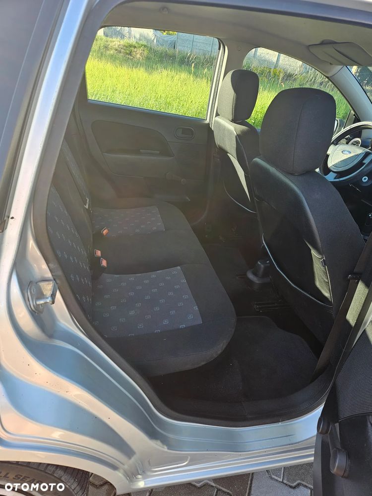 Ford Fiesta 1.4 Ambiente - 10