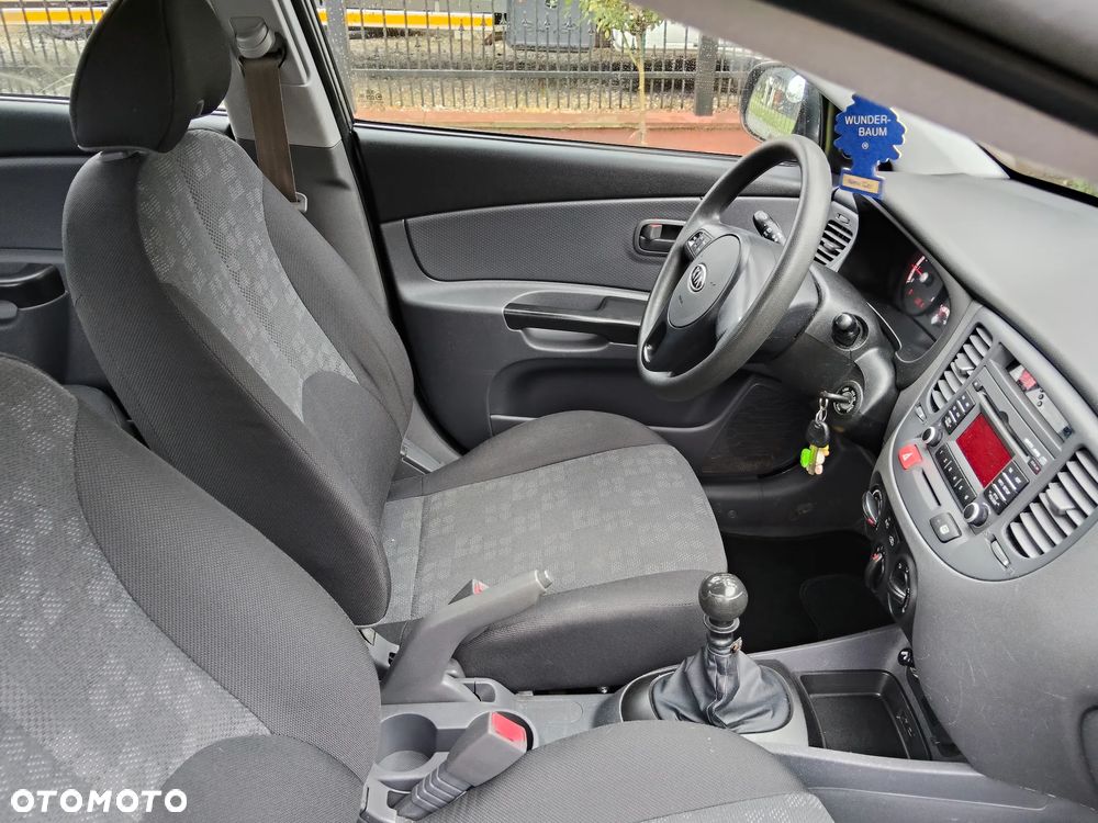 Kia Rio 1.4 EX Top - 33