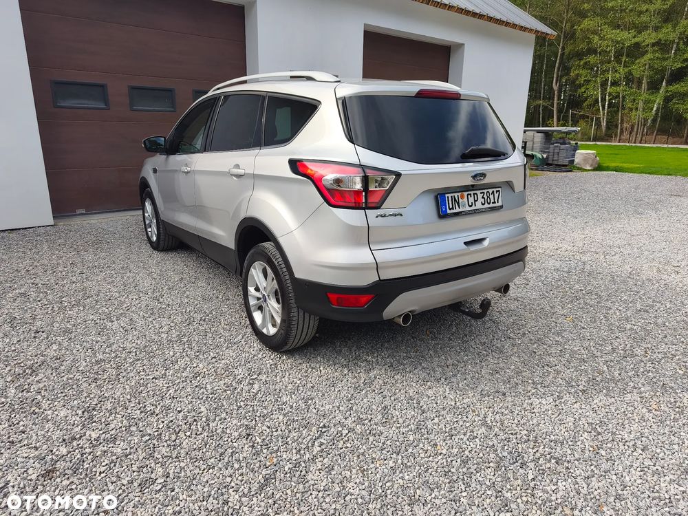 Ford Kuga 2.0 TDCi 2x4 Titanium - 4
