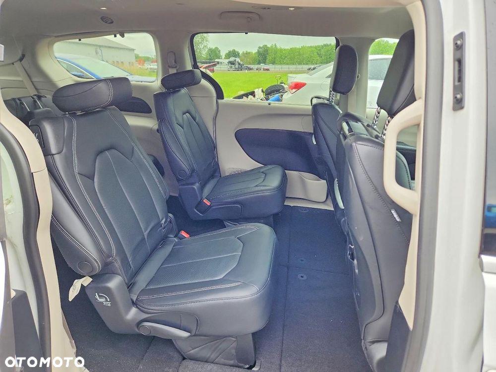 Chrysler Pacifica - 7
