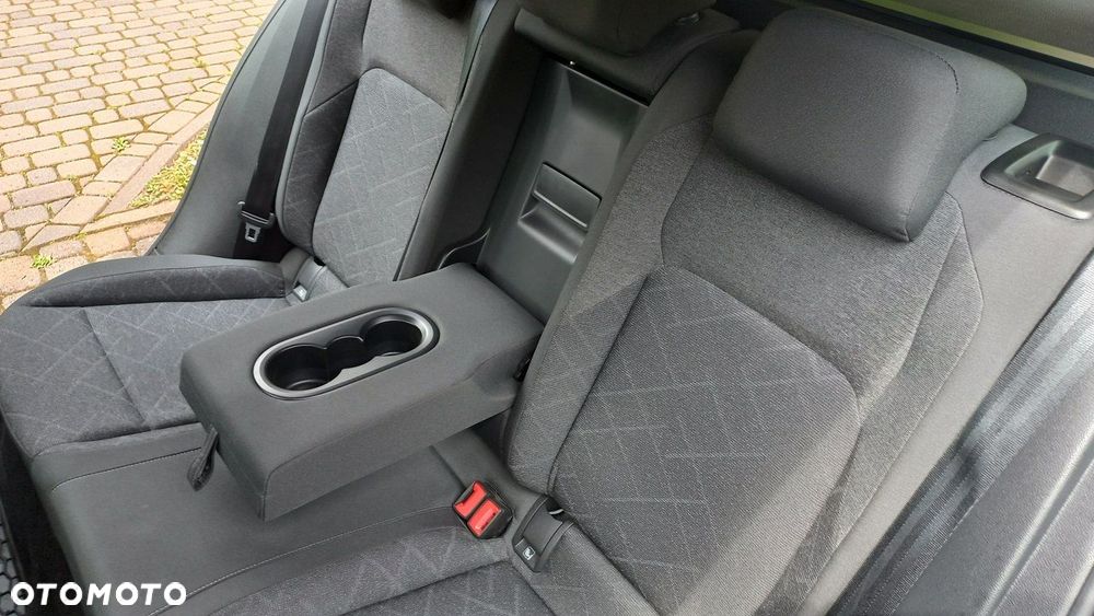 Volkswagen Golf - 28