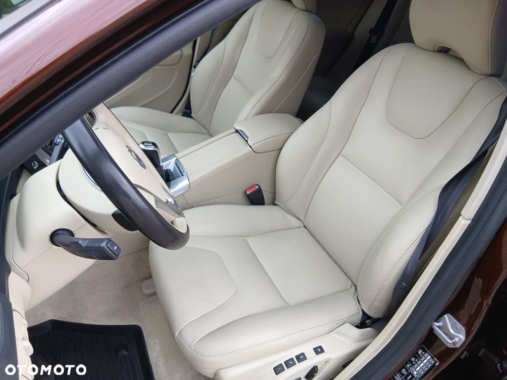 Volvo V60 Cross Country D3 Summum - 19