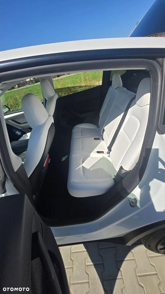 Tesla Y Long Range AWD - 5