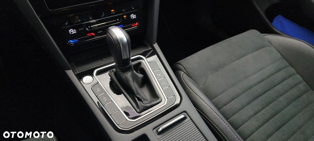 Volkswagen Passat - 30