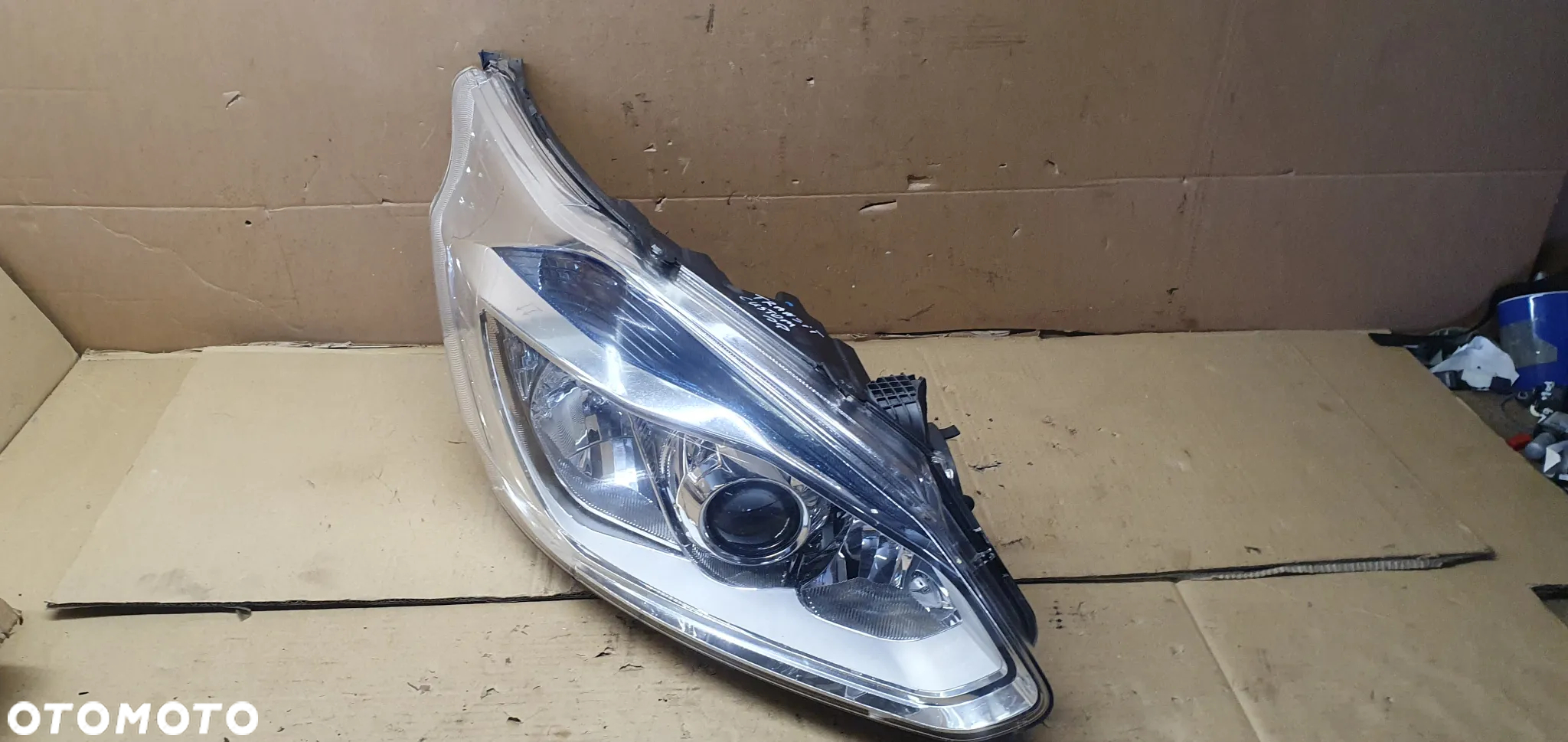 Lampa prawy przód przednia prawa Ford Transit Custom MK8 - 2
