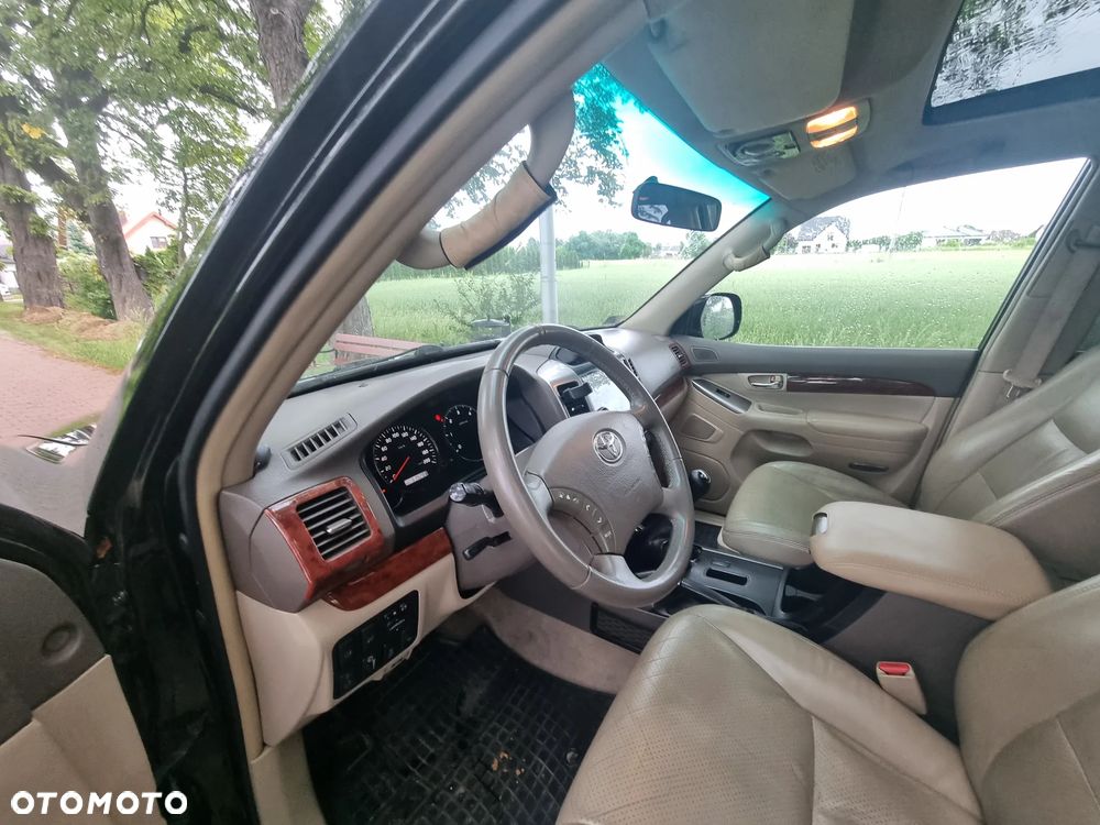 Toyota Land Cruiser - 17