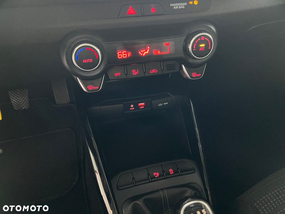 Kia Stonic - 21