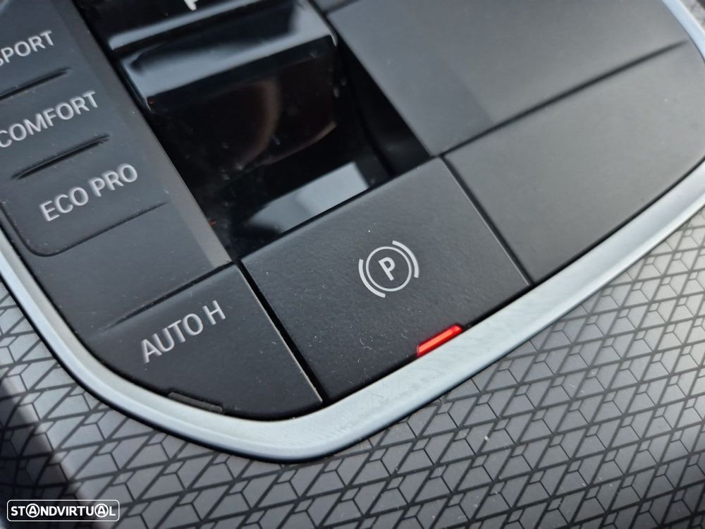 BMW 320 d Pack Desportivo M Auto - 26