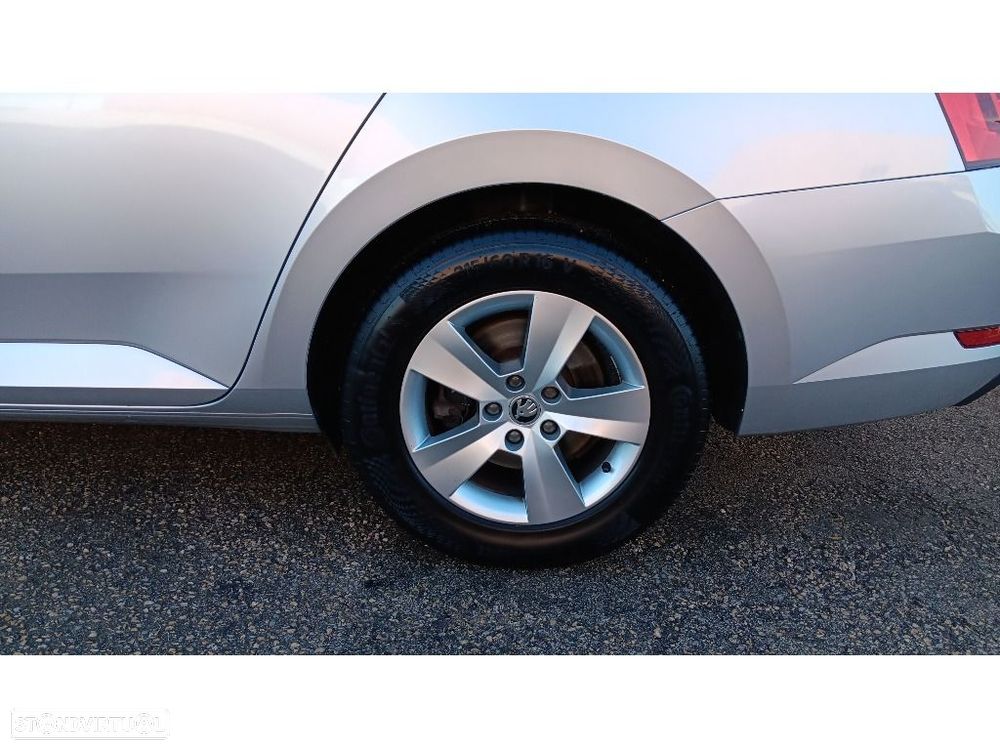 Skoda Superb Break 2.0 TDI Ambition DSG - 28