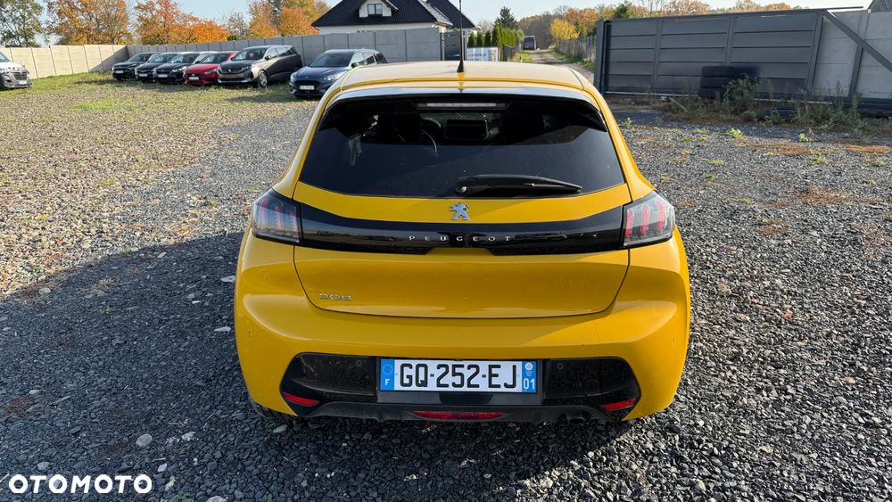 Peugeot 208 ver-1-2-puretech-allure-s-s - 4