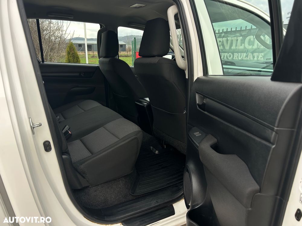 Toyota Hilux 2.4D 150CP 4x4 Double Cab 6MT Style - 25