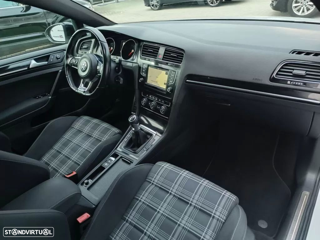 VW Golf 2.0 TDI GTD - 12