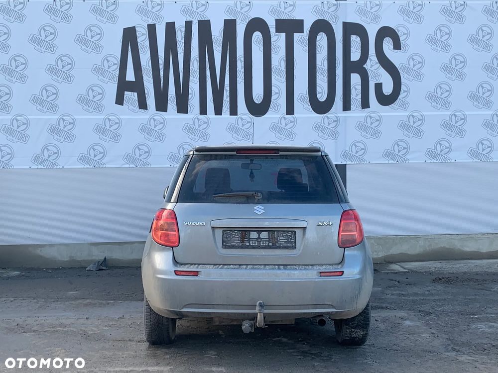 SUZUKI SX4 2006 *SAMOCHÓD NA CZĘŚCI* 3779  MASKA, LAMPA, DRZWI, LUSTERKO, ZDERZAK, GRILL, BŁOTNIK, KLAPA, BELKA, DESKA, FOTELE, KANAPA, ĆWIARTKA KIEROWNICA, TARCZE, ZACISKI, ZAWIESZENIE, KOMPLETNY PRZÓD, KOMPLETNY TYŁ, LICZNIK, ZEGARY, PRAWE LEWE PRZÓD TYŁ - 4