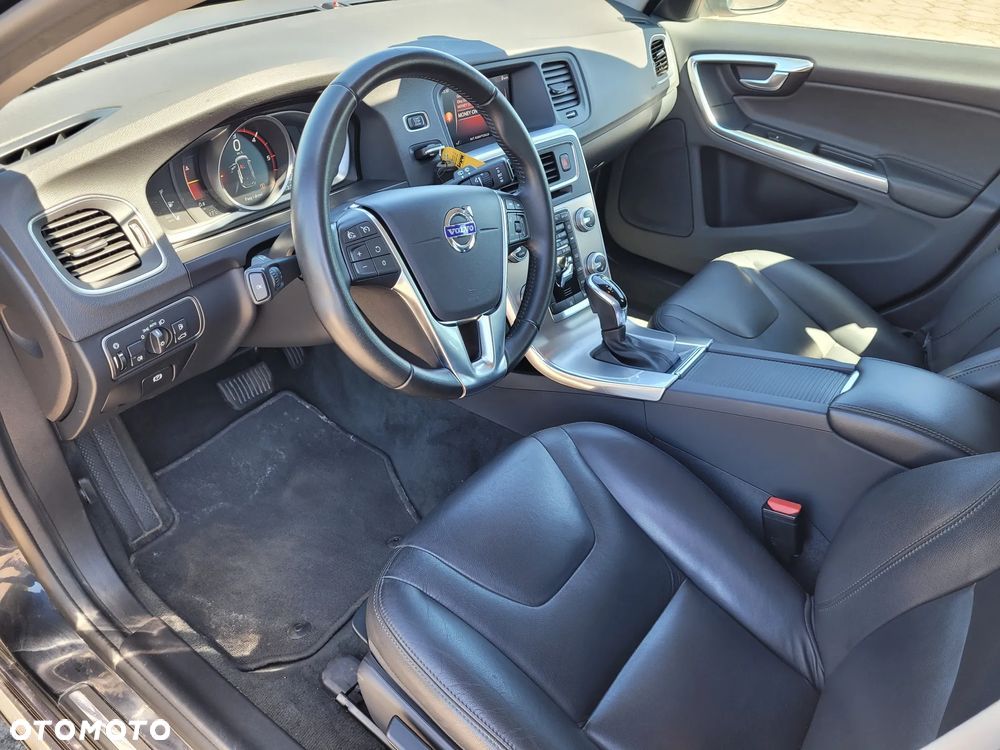 Volvo V60 D4 Momentum - 11