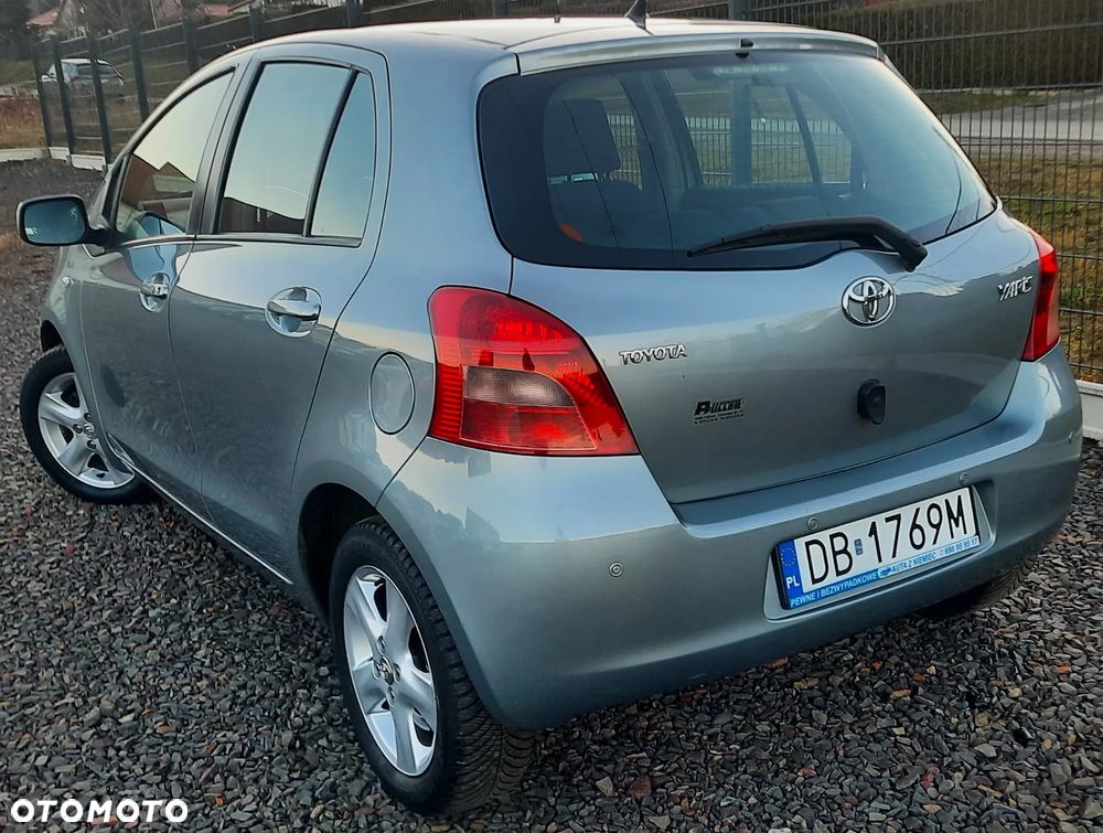 Toyota Yaris 1.3 VVT-i Executive - 4