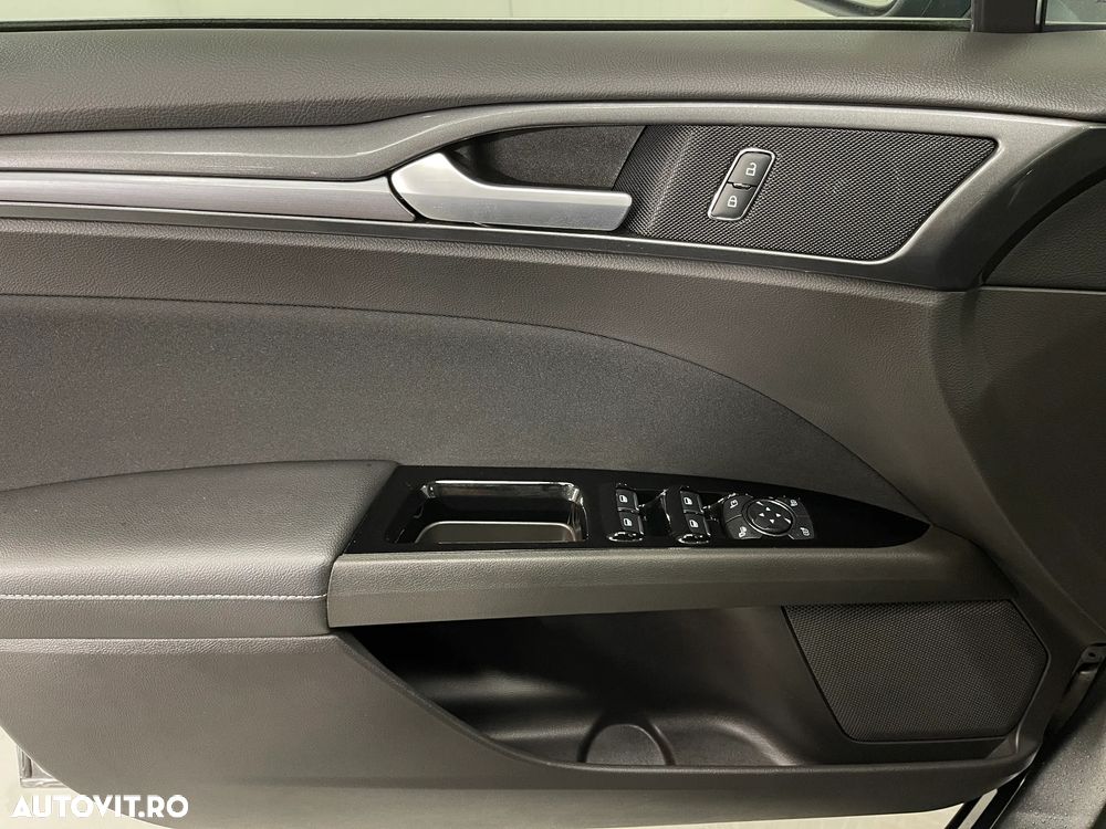 Ford Mondeo 2.0 HEV Titanium - 24
