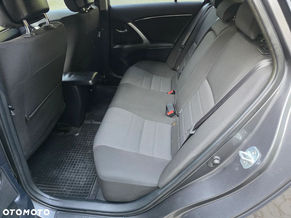 Toyota Avensis 2.0 D-4D Edition - 16