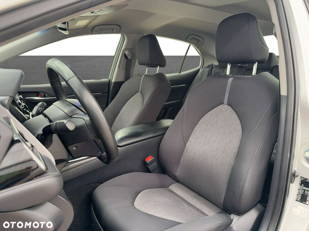 Toyota Camry - 16