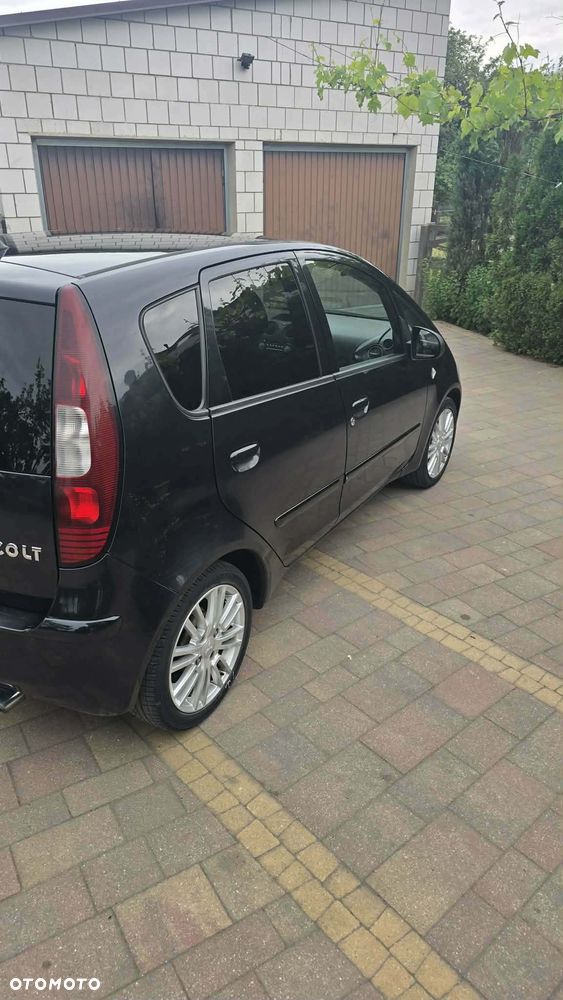 Mitsubishi Colt 1.1 - 17