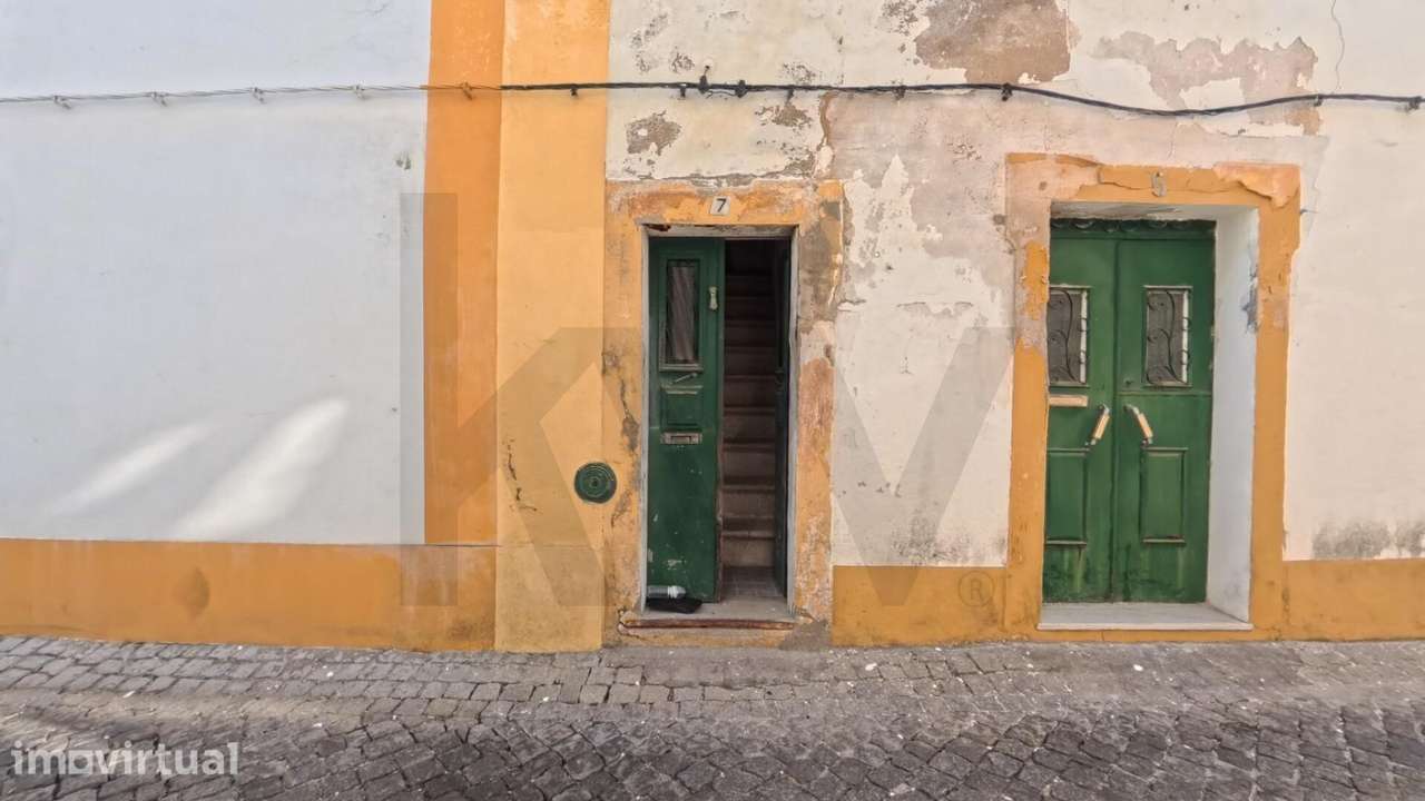 Apartamento para renovação total no centro histórico de Portalegre - Grande imagem: 2/11