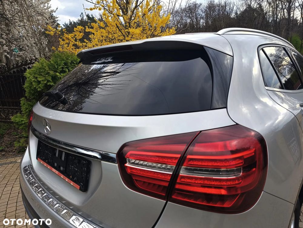 Mercedes-Benz GLA 180 Urban - 21