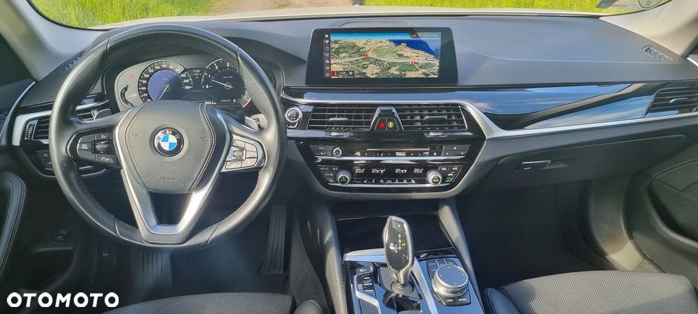 BMW Seria 5 530i xDrive Sport Line sport - 14