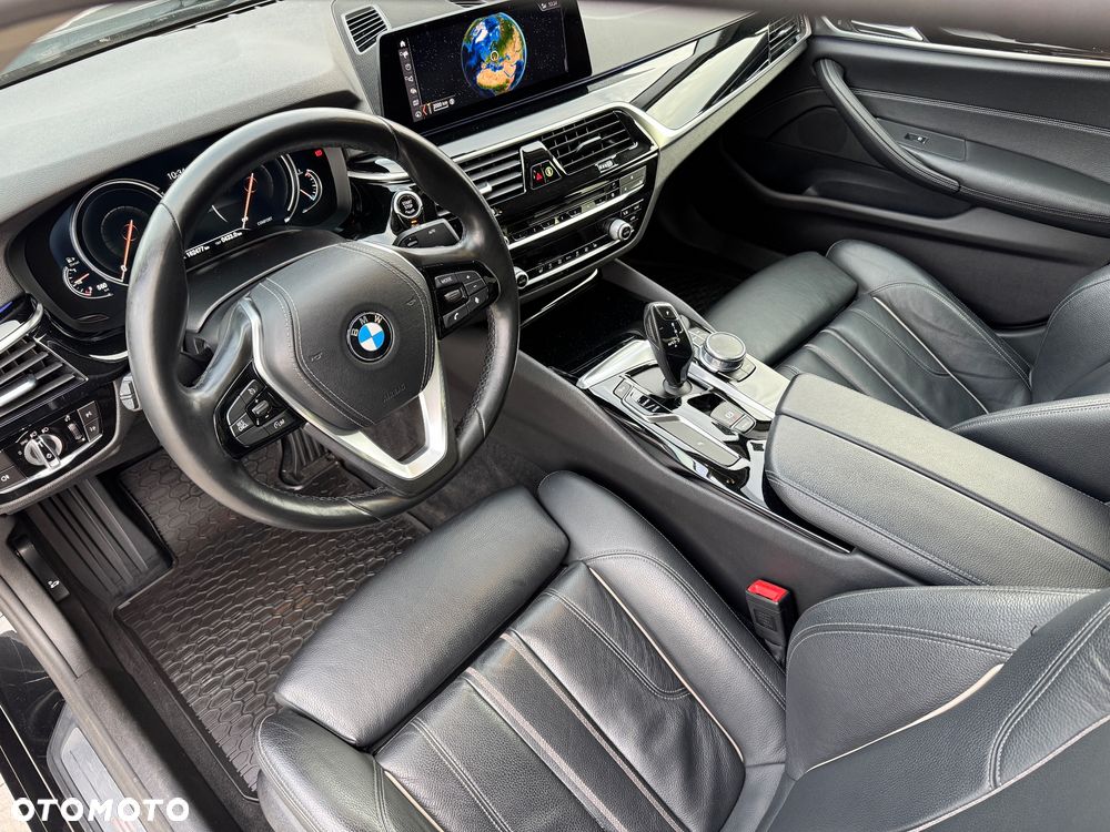 BMW Seria 5 520d Sport Line - 11