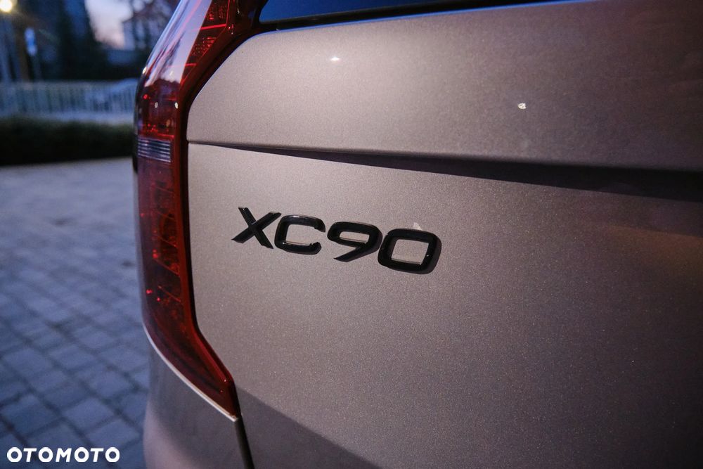 Volvo XC 90 B5 D AWD Ultimate Dark - 12