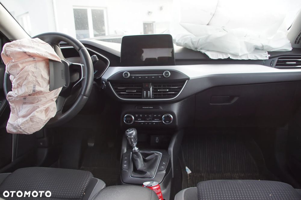 Auto na części - Ford Focus MK4 1.5 EcoBoost 150 KM YZDA JX6R-7F097-AHC Shadow Black 2019R Silnik Skrzynia Drzwi Szyba Klapa Lusterko Lampa Zderzak Deska Kokpit Sterownik Moduł Czujnik Licznik Wyświetlacz Kierownica - 16